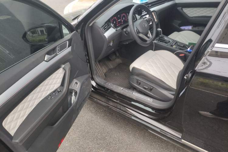Used Volkswagen Magotan 2025 Revised Version 2 Zhongxiang Edition 330TSI DSG Luxury Trim Driver Seat