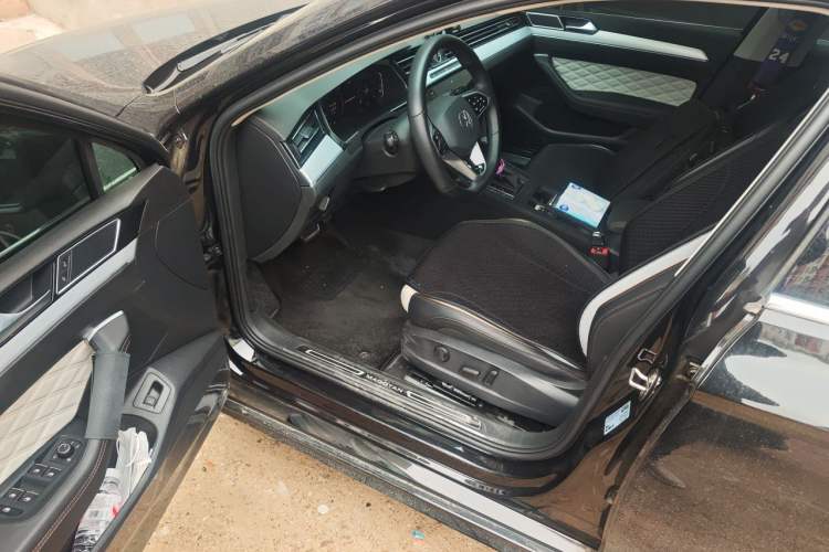 Used Volkswagen Magotan 2025 Zhongxiang Version 330TSI DSG Luxury Edition Driver Seat