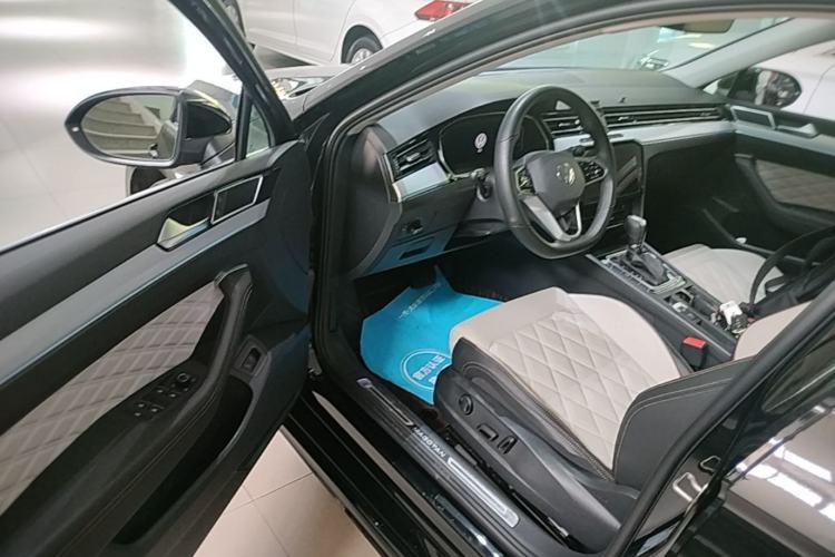 Used Volkswagen Magotan 2025 Revised Version 2 Zhongxiang Edition 330TSI DSG Luxury Trim Driver Seat