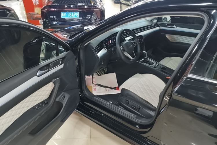 Used Volkswagen Magotan 2025 Revised Version Zhongxiang Edition 330TSI DSG Luxury Trim Driver Seat