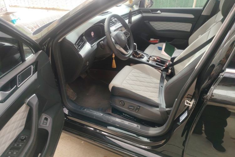 Used Volkswagen Magotan 2025 Zhongxiang Version 330TSI DSG Luxury Edition Driver Seat