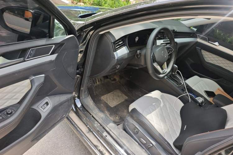 Used Volkswagen Magotan 2025 Revised Version 2 Zhongxiang Edition 330TSI DSG Luxury Trim Driver Seat