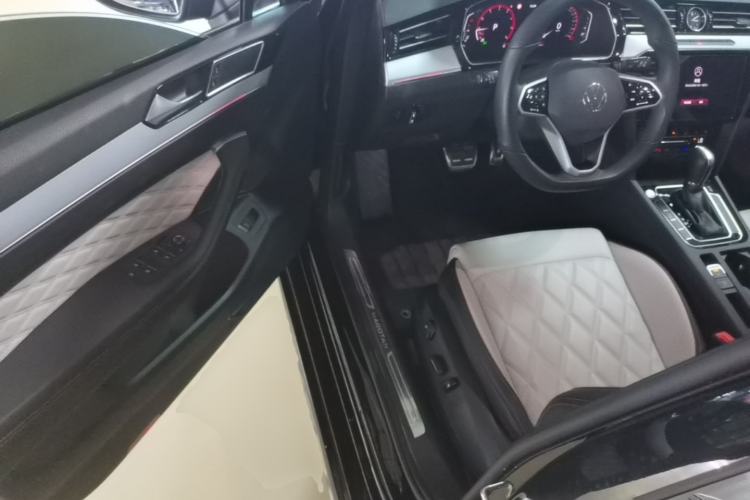 Used Volkswagen Magotan 2025 Zhongxiang Version 330TSI DSG Luxury Edition Driver Seat