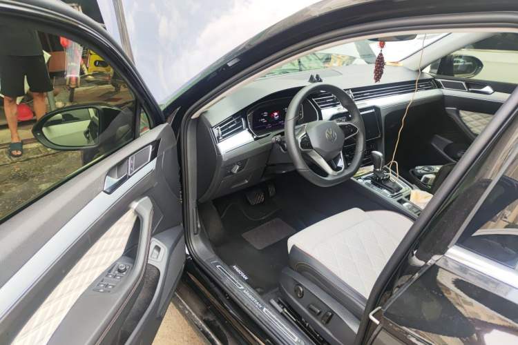 Used Volkswagen Magotan 2025 Revised Version 2 Zhongxiang Edition 330TSI DSG Luxury Trim Driver Seat