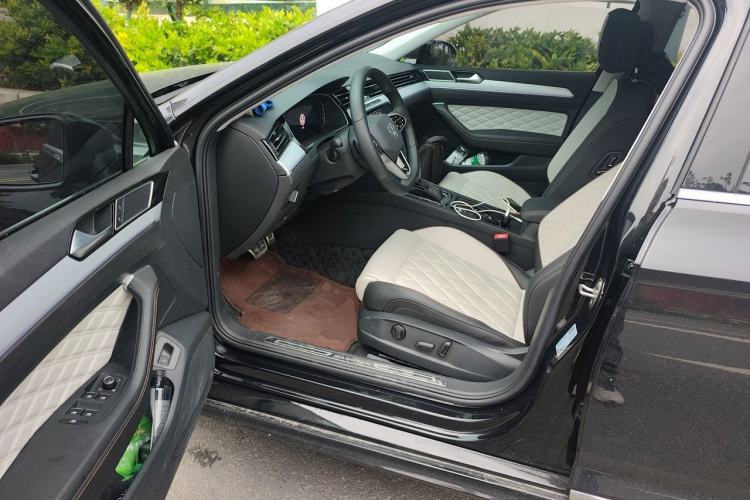 Used Volkswagen Magotan 2025 Zhongxiang Version 330TSI DSG Luxury Edition Driver Seat