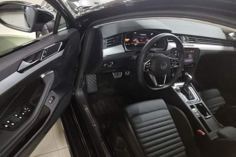Used Volkswagen Magotan 2025 Zhongxiang Version 280TSI DSG Comfort Edition Driver Seat