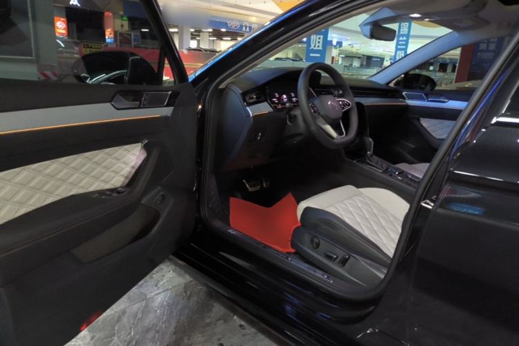 Used Volkswagen Magotan 2025 Zhongxiang Version 330TSI DSG Luxury Edition Driver Seat