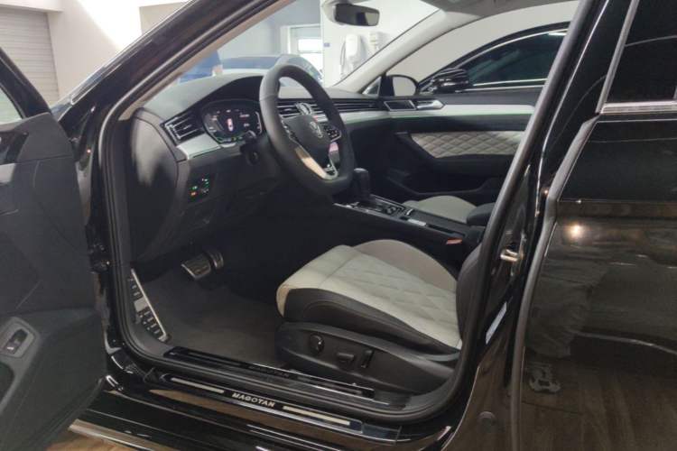 Used Volkswagen Magotan 2025 Revised Version 2 Zhongxiang Edition 330TSI DSG Luxury Trim Driver Seat