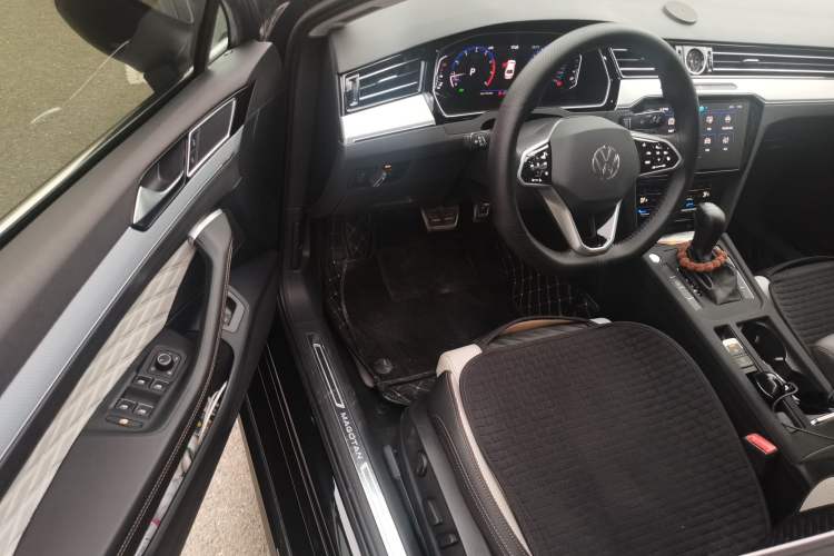Used Volkswagen Magotan 2025 Revised Version Zhongxiang Edition 330TSI DSG Luxury Trim Driver Seat