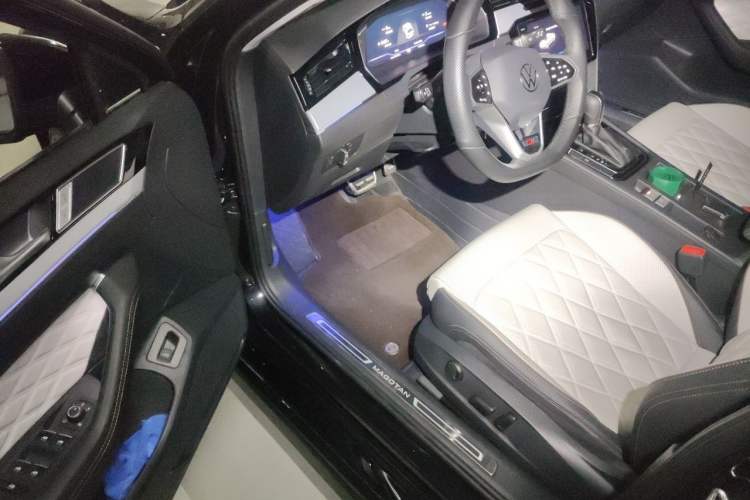 Used Volkswagen Magotan 2025 Zhongxiang Version 330TSI DSG Luxury Edition Driver Seat