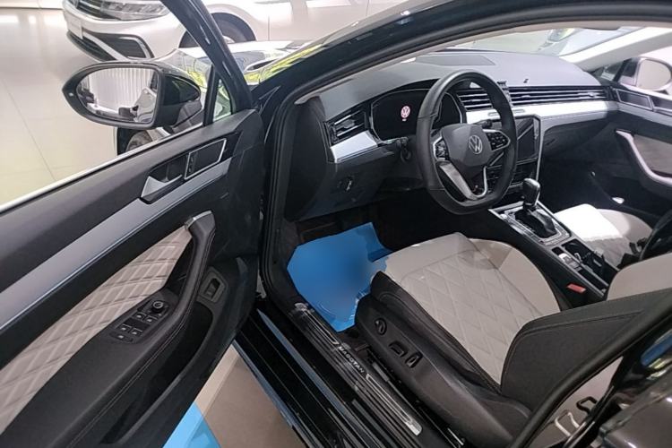 Used Volkswagen Magotan 2025 Revised Version 2 Zhongxiang Edition 330TSI DSG Luxury Trim Driver Seat