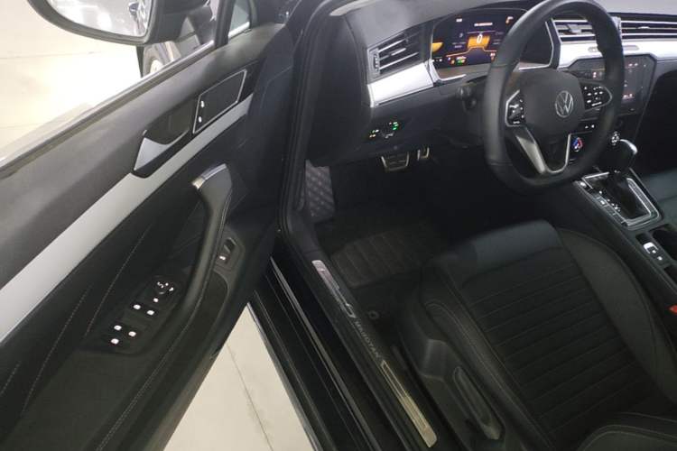 Used Volkswagen Magotan 2025 Zhongxiang Version 280TSI DSG Comfort Edition Driver Seat