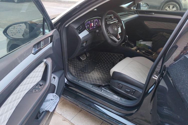 Used Volkswagen Magotan 2025 Zhongxiang Version 330TSI DSG Luxury Edition Driver Seat