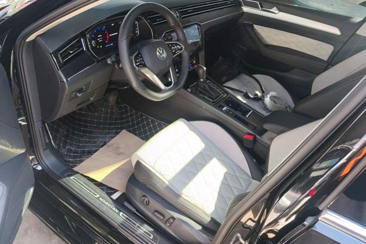 Used Volkswagen Magotan 2025 Revised Version 2 Zhongxiang Edition 330TSI DSG Luxury Trim Driver Seat