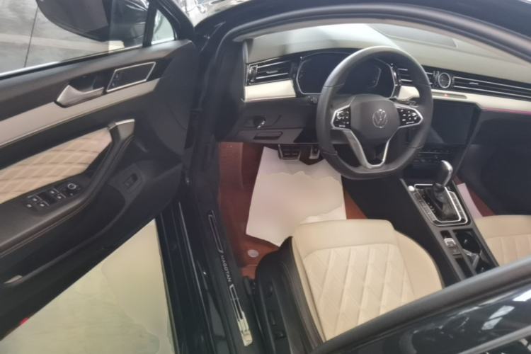 Used Volkswagen Magotan 2025 Revised Version Zhongxiang Edition 330TSI DSG Luxury Trim Driver Seat