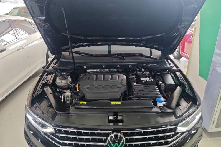 Used Volkswagen Magotan 2025 Revised Version 2 Zhongxiang Edition 330TSI DSG Luxury Trim Engine Bay