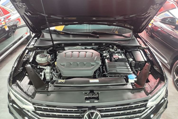 Used Volkswagen Magotan 2025 Revised Version Zhongxiang Edition 330TSI DSG Luxury Trim Engine Bay