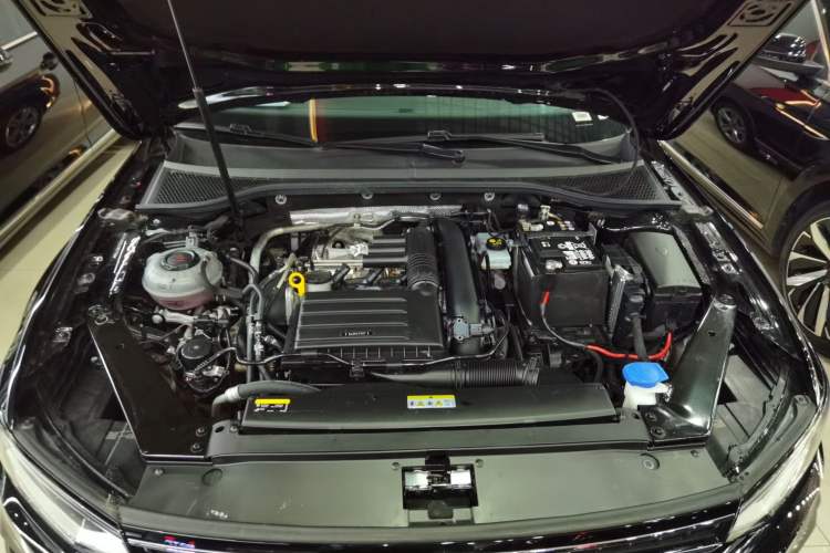 Used Volkswagen Magotan 2025 Zhongxiang Version 280TSI DSG Comfort Edition Engine Bay