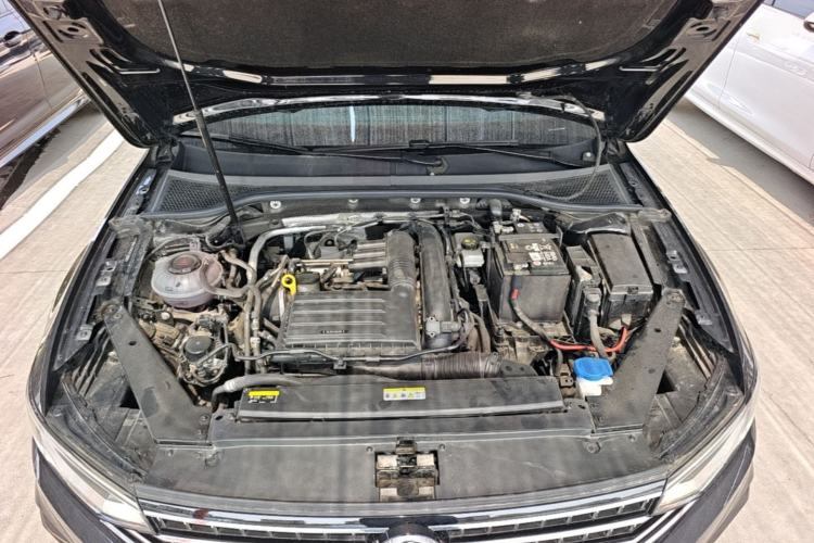 Used Volkswagen Magotan 2025 Zhongxiang Model 280TSI DSG Luxury Version Engine Bay