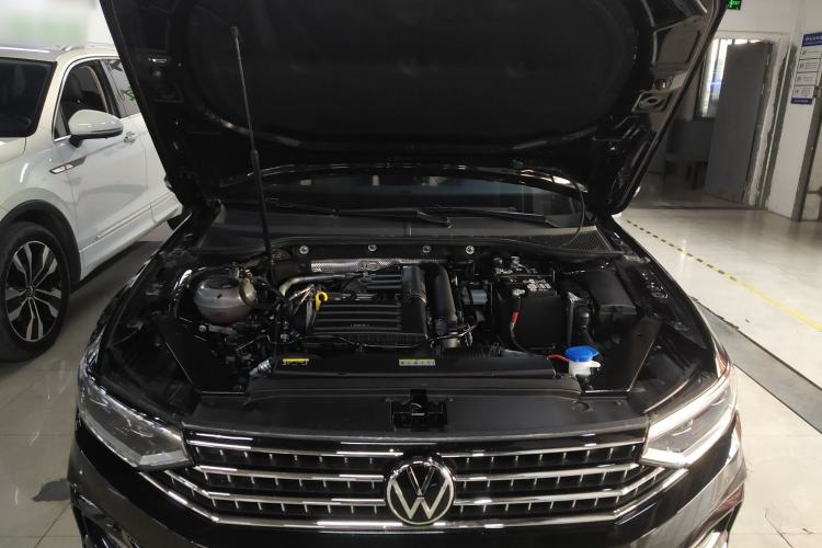 Used Volkswagen Magotan 2025 Zhongxiang Version 280TSI DSG Comfort Edition Engine Bay