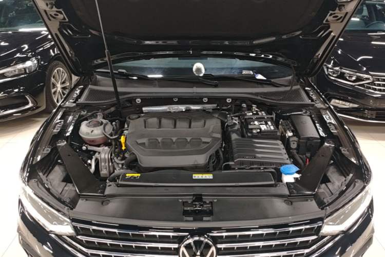 Used Volkswagen Magotan 2025 Zhongxiang Version 330TSI DSG Luxury Edition Engine Bay