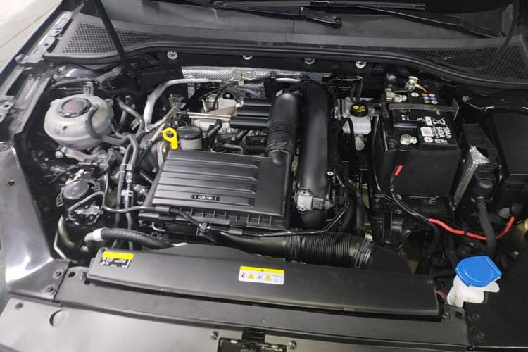 Used Volkswagen Magotan 2025 Zhongxiang Version 280TSI DSG Comfort Edition Engine Bay