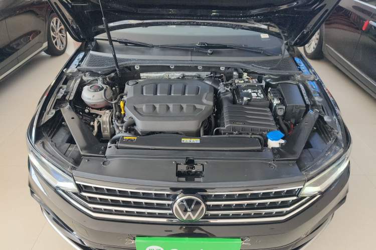 Used Volkswagen Magotan 2025 Revised Version Zhongxiang Edition 330TSI DSG Luxury Trim Engine Bay