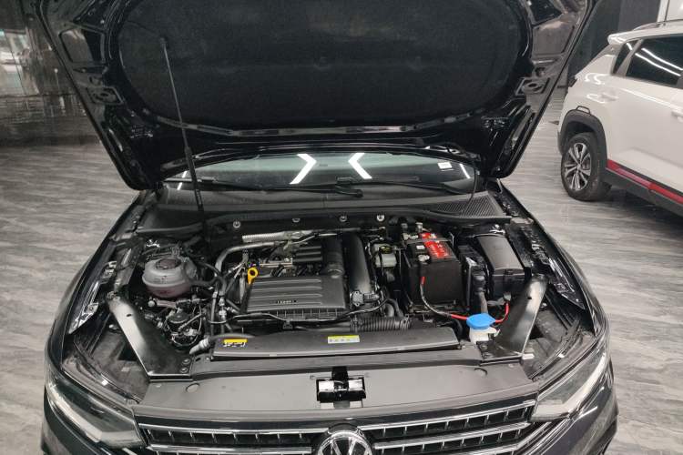 Used Volkswagen Magotan 2025 Zhongxiang Version 280TSI DSG Comfort Edition Engine Bay