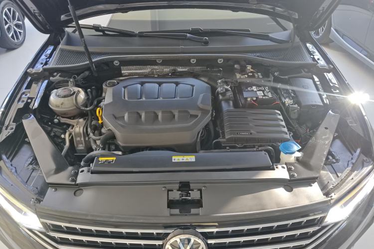 Used Volkswagen Magotan 2025 Zhongxiang Version 330TSI DSG Luxury Edition Engine Bay