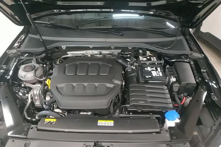 Used Volkswagen Magotan 2025 Revised Version Zhongxiang Edition 330TSI DSG Luxury Trim Engine Bay