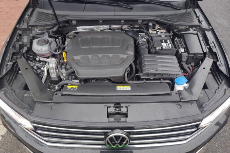 Used Volkswagen Magotan 2025 Revised Version 2 Zhongxiang Edition 330TSI DSG Luxury Trim Engine Bay