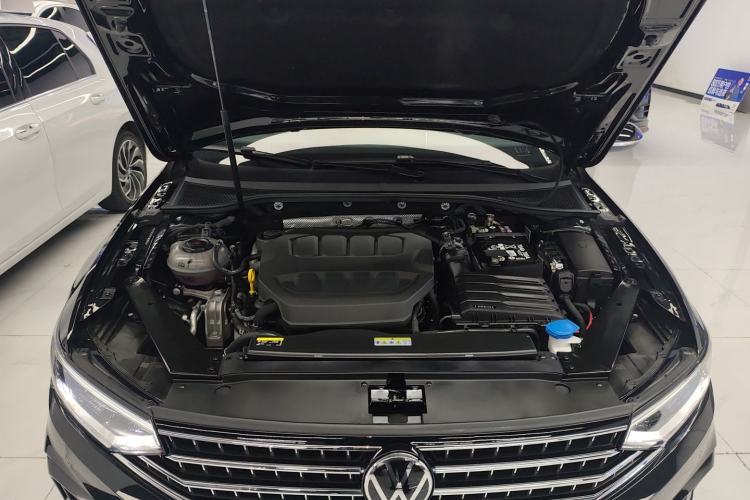 Used Volkswagen Magotan 2025 Zhongxiang Version 330TSI DSG Luxury Edition Engine Bay