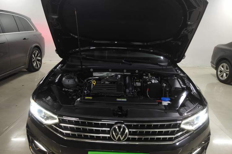 Used Volkswagen Magotan 2025 Zhongxiang Version 280TSI DSG Comfort Edition Engine Bay
