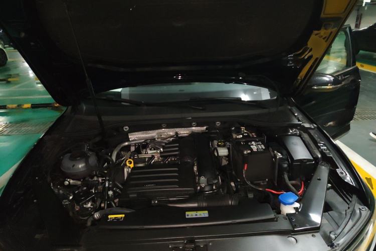 Used Volkswagen Magotan 2025 Zhongxiang Version 280TSI DSG Comfort Edition Engine Bay