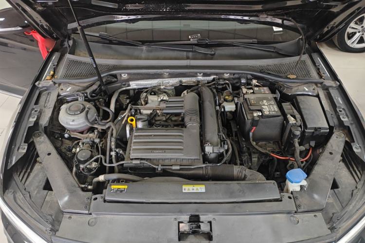 Used Volkswagen Magotan 2025 Zhongxiang Version 280TSI DSG Comfort Edition Engine Bay