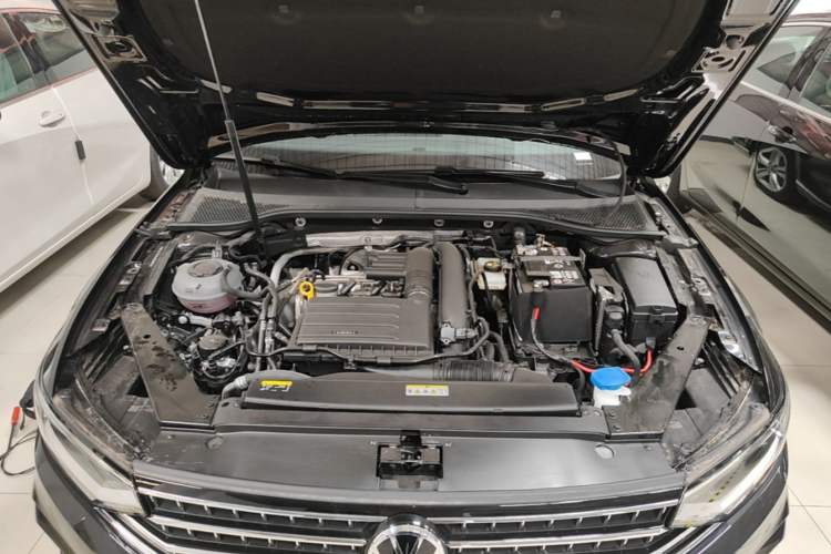 Used Volkswagen Magotan 2025 Zhongxiang Version 280TSI DSG Comfort Edition Engine Bay