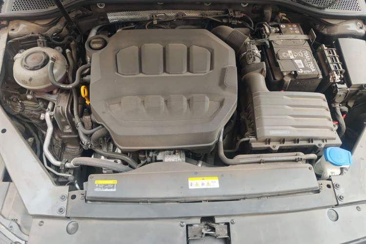 Used Volkswagen Magotan 2025 Zhongxiang Version 330TSI DSG Luxury Edition Engine Bay