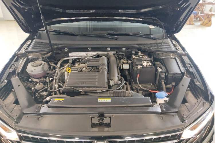 Used Volkswagen Magotan 2025 Revised Version Zhongxiang Edition 280TSI DSG Luxury Trim Engine Bay