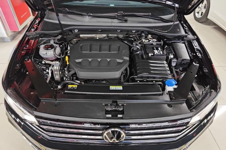 Used Volkswagen Magotan 2025 Revised Version 2 Zhongxiang Edition 330TSI DSG Luxury Trim Engine Bay