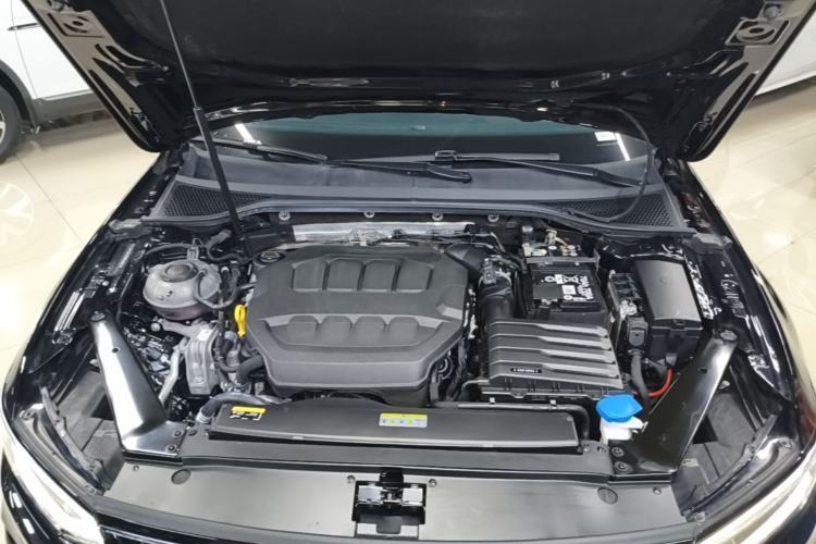 Used Volkswagen Magotan 2025 Revised Version Zhongxiang Edition 330TSI DSG Luxury Trim Engine Bay