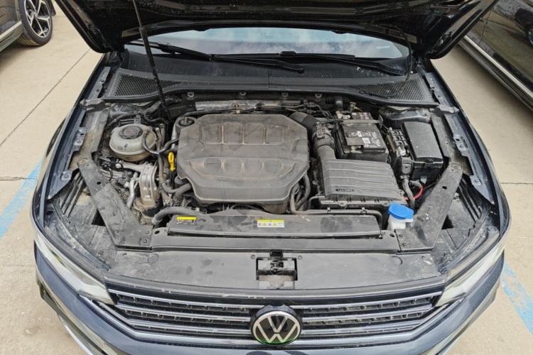 Used Volkswagen Magotan 2025 Zhongxiang Version 330TSI DSG Luxury Edition Engine Bay