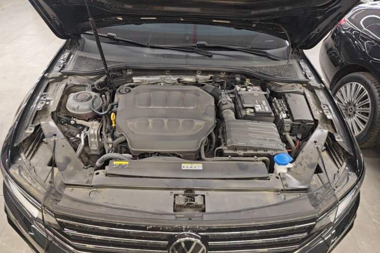 Used Volkswagen Magotan 2025 Revised Version 2 Zhongxiang Edition 330TSI DSG Luxury Trim Engine Bay