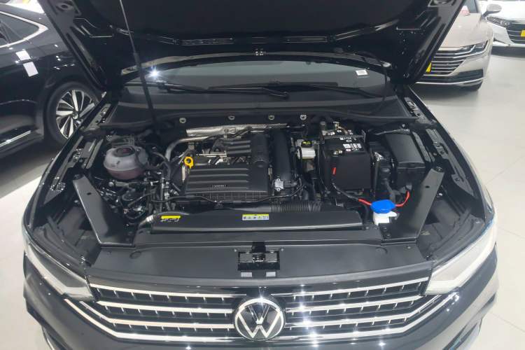 Used Volkswagen Magotan 2025 Zhongxiang Version 280TSI DSG Comfort Edition Engine Bay