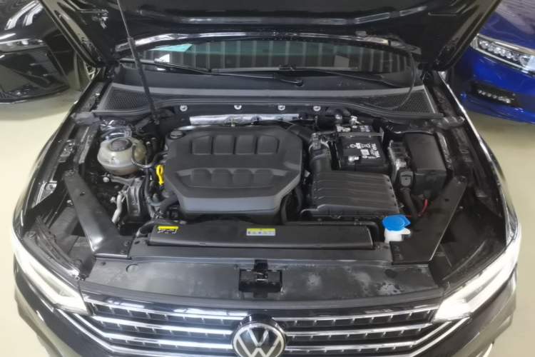 Used Volkswagen Magotan 2025 Zhongxiang Version 330TSI DSG Luxury Edition Engine Bay