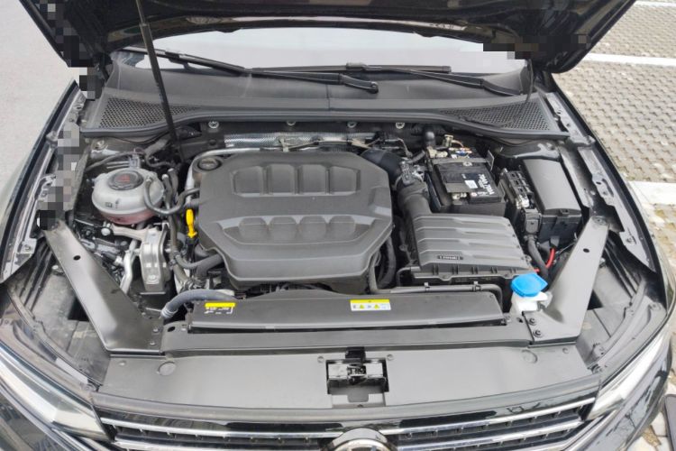 Used Volkswagen Magotan 2025 Zhongxiang Version 330TSI DSG Luxury Edition Engine Bay