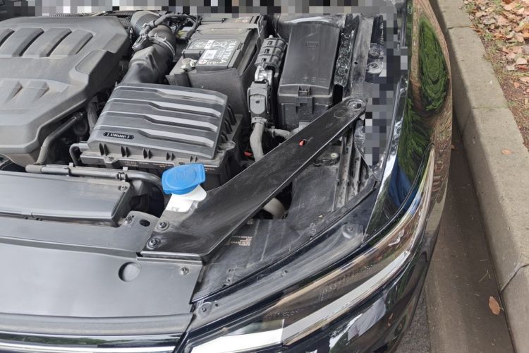 Used Volkswagen Magotan 2025 Zhongxiang Version 330TSI DSG Luxury Edition Engine Bay Left