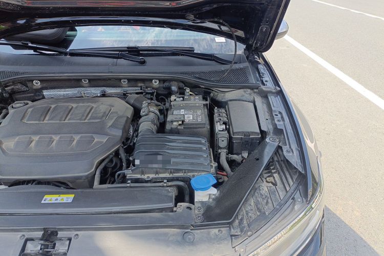 Used Volkswagen Magotan 2025 Zhongxiang Version 330TSI DSG Luxury Edition Engine Bay Left