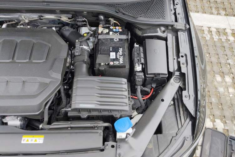 Used Volkswagen Magotan 2025 Zhongxiang Version 330TSI DSG Luxury Edition Engine Bay Left