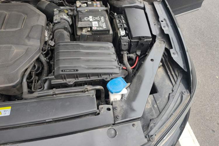Used Volkswagen Magotan 2025 Zhongxiang Version 330TSI DSG Luxury Edition Engine Bay Left