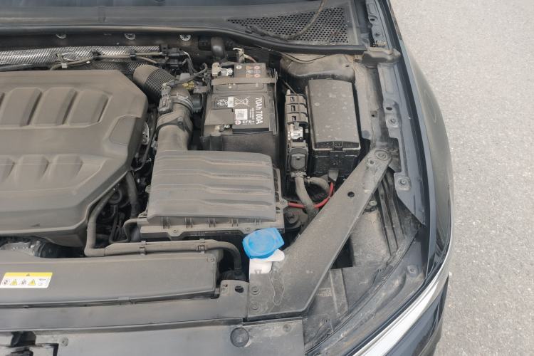 Used Volkswagen Magotan 2025 Revised Version Zhongxiang Edition 330TSI DSG Luxury Trim Engine Bay Left